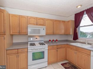 164 Academy Ln, Upper Darby, PA 19082
