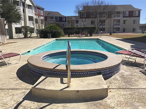 3rd image of 573 Southwest Pkwy #304