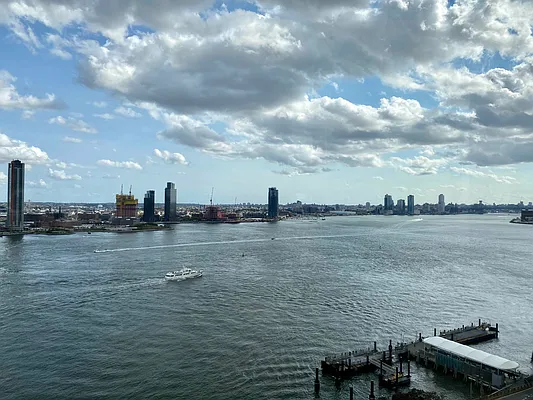 Sold by R New York | media 2