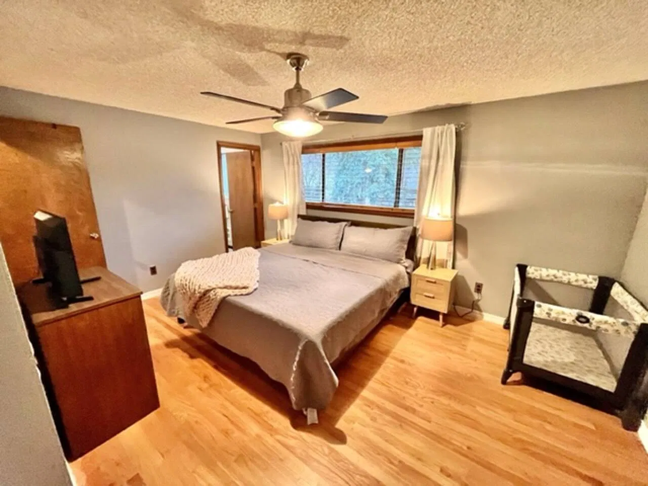 3 bed, 1700 sqft, $3,350 — Photo 2