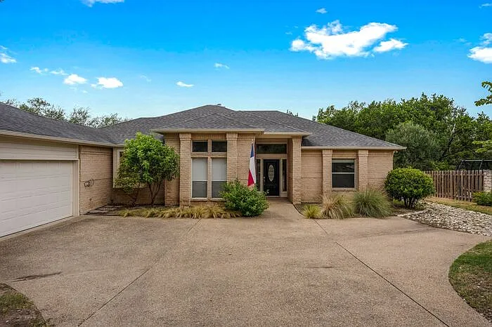 3 bed, 3.0 bath, 2008 sqft, $3,595 — Photo 1