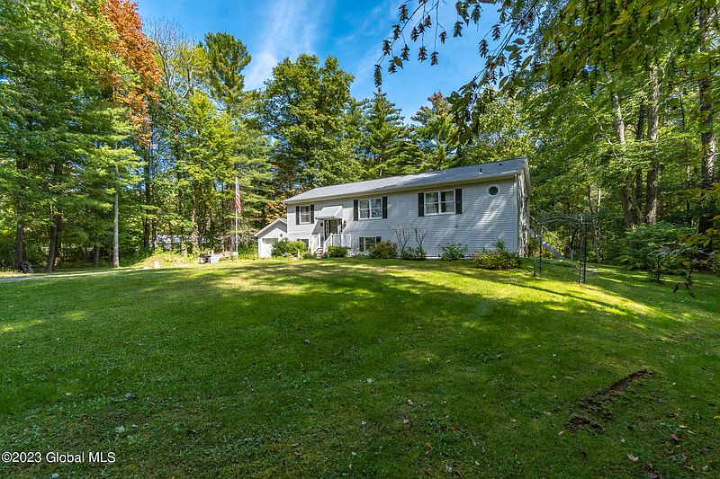 3rd image of 61 Robbins Road