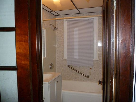3rd image of 5818 W Arthington St #1