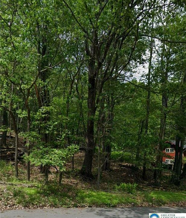 2nd image of 11 Seneca Rd