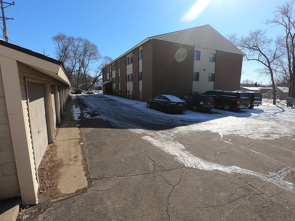 1st image of 820 N Benton Dr