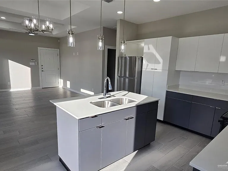 1420 S Xanthia St #6 — Photo 6