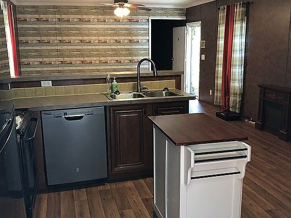 2010 16x80-Living/Kitchen