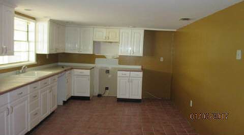 2nd image of 1601 Oak Ave