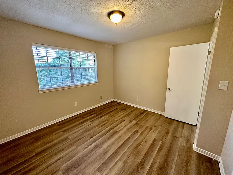 5820 Sanders Ave #F — Photo 10