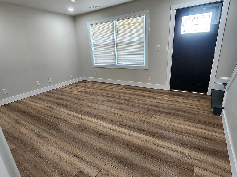 912 Oakcrest Dr #F — Photo 3