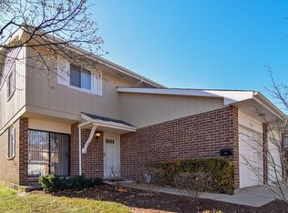 1080 Heathrow Ct, Wheaton, IL 60189