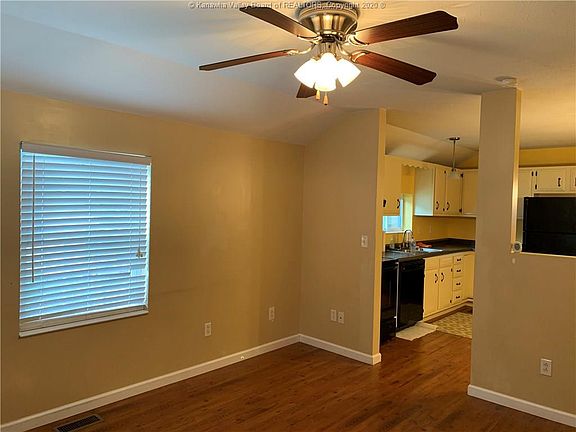 3rd image of 809 Greenwood Dr