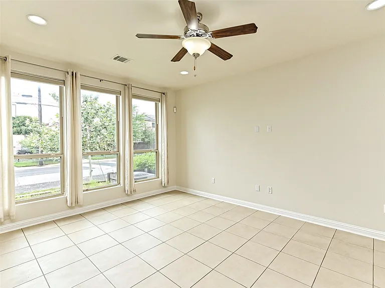 6814 E Riverside Dr #63 — Photo 3