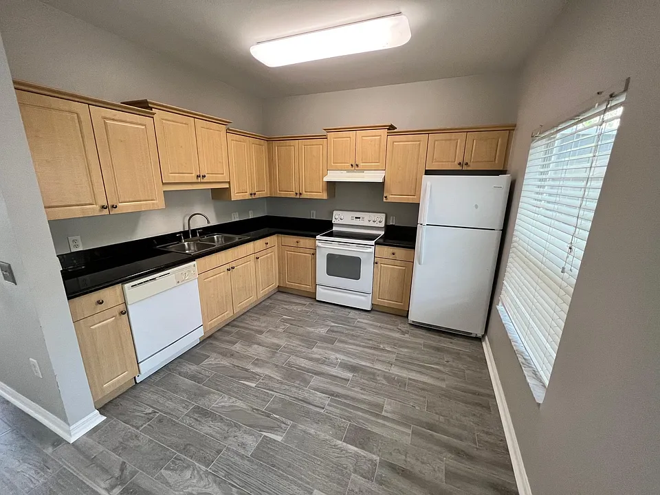7624 Plantation Cir