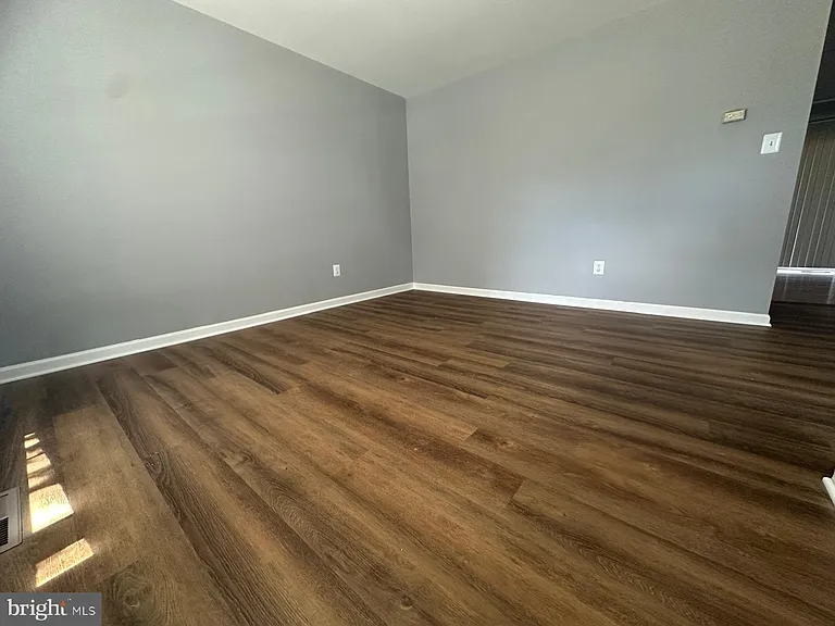 10918 Pope St — Photo 31