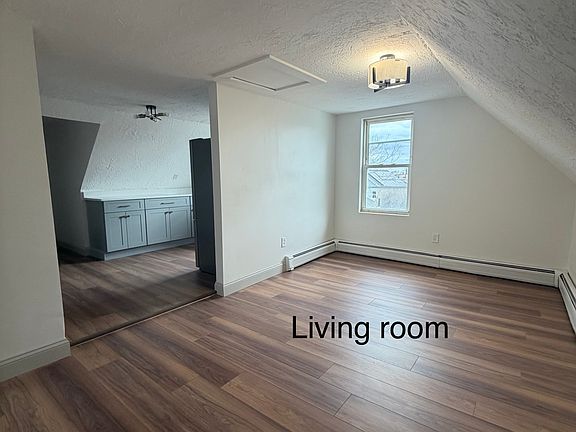 2nd image of 118 Butterfield St Unit 2
