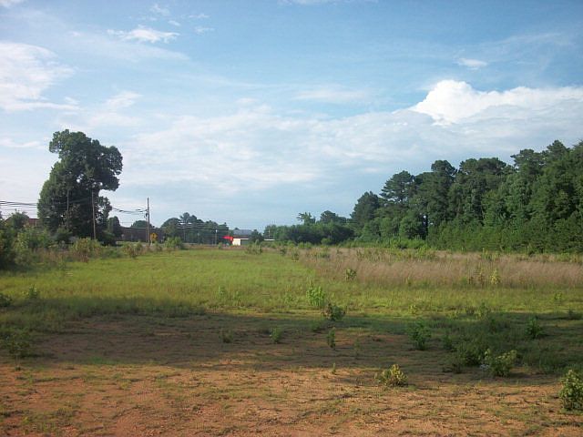 2nd image of 801 Hill Rd