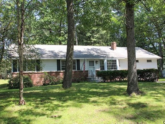2nd image of 2 Hayes Dr