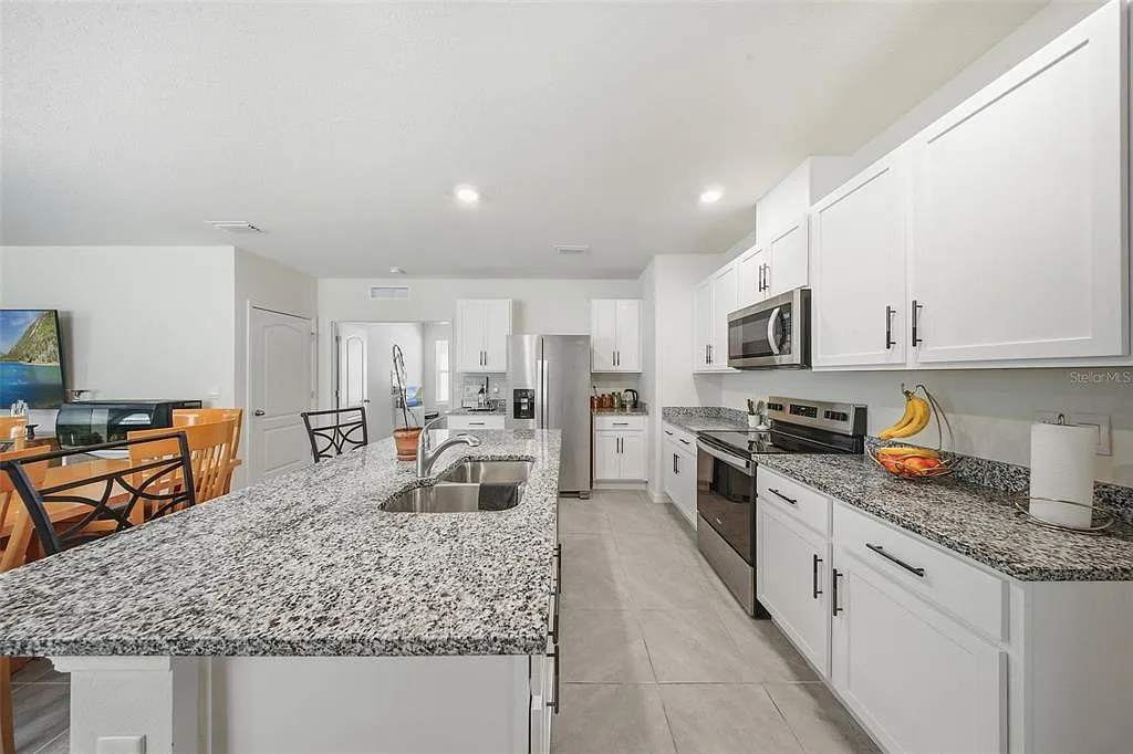 3 bed, 2.0 bath, 1617 sqft, $2,200 — Photo 4