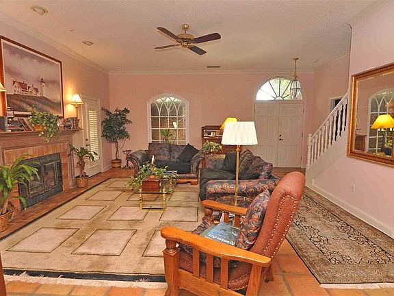 4th image of 382 Greenway Pl