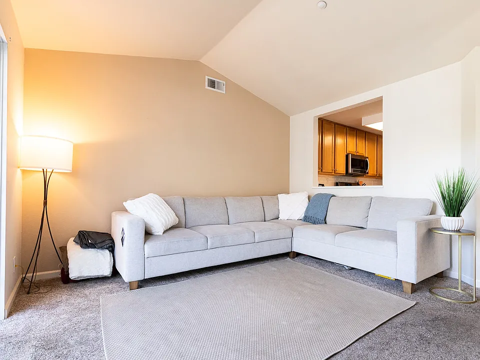 607 Arcadia Ter #301