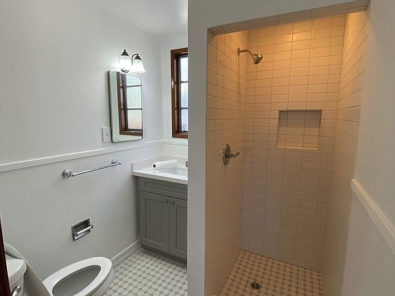 2nd image of 1146 S Gladys Ave