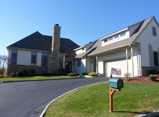 24 Troon Dr, Newton, NJ 07860