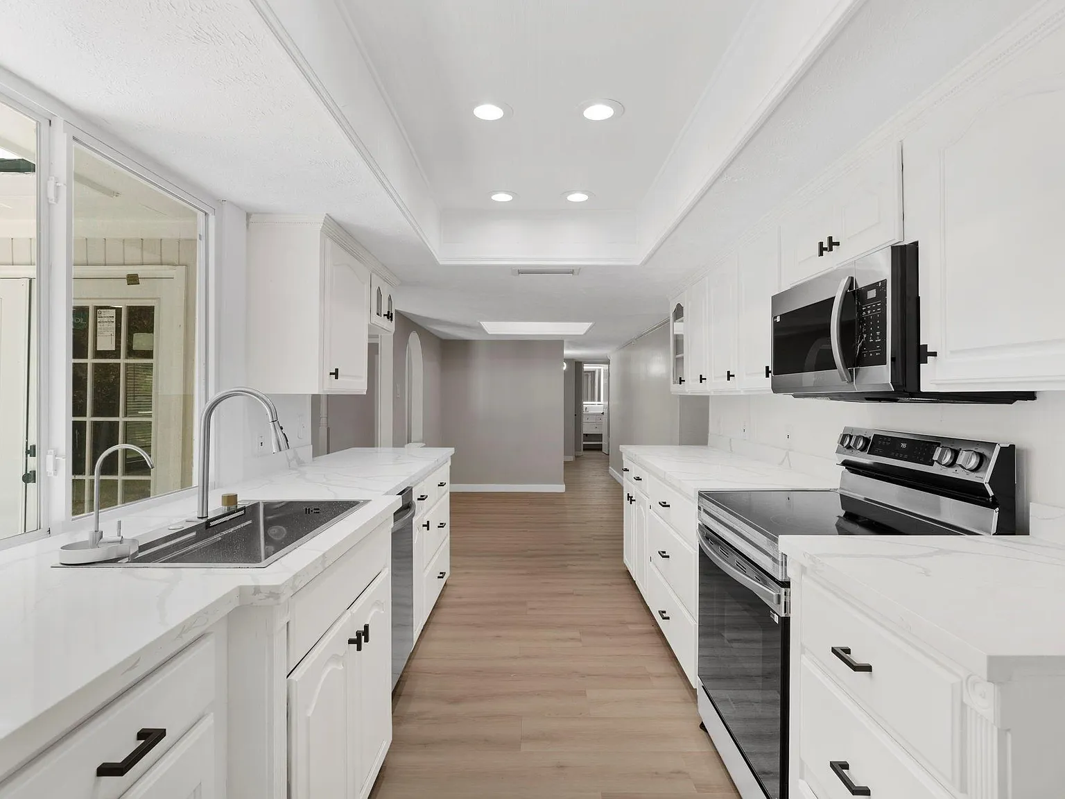 4 bed, 2.5 bath, 2198 sqft, $2,200 — Photo 2