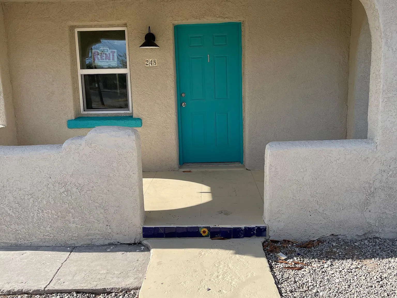 3 bed, 1300 sqft, $1,700 — Photo 1