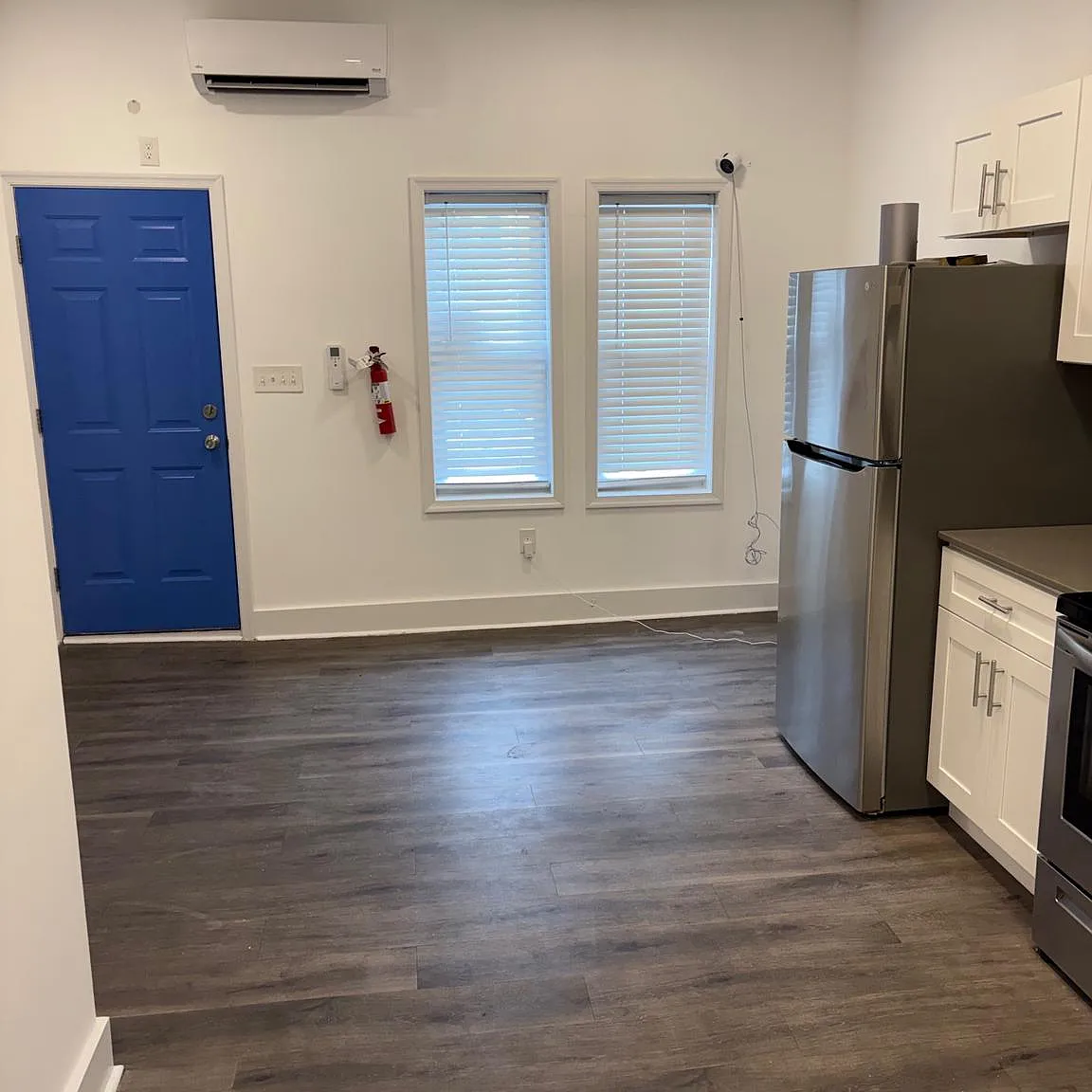 3 bed, 1042 sqft, $1,950 — Photo 2