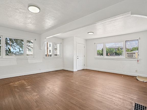 3rd image of 367 Franklin St