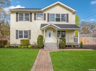 151 Daisy Dr, Mastic Beach, NY 11951