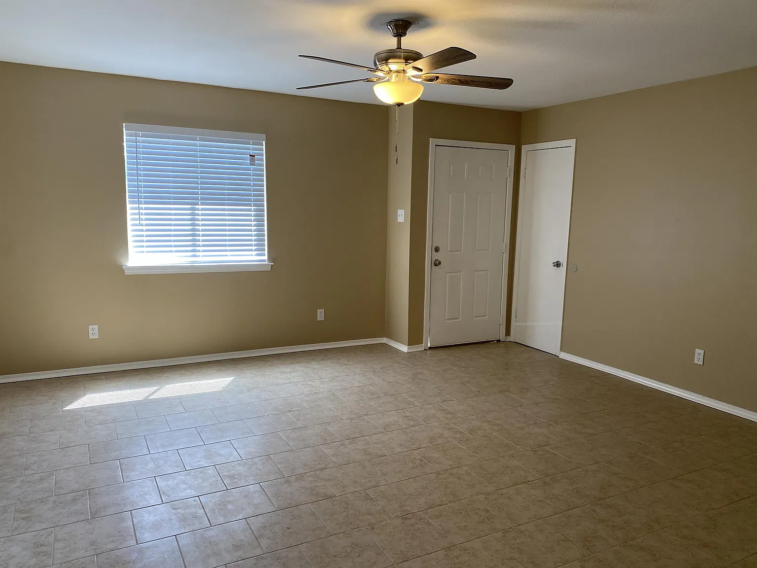 800 Lynn Court 36695 - Unit 1 — Photo 4