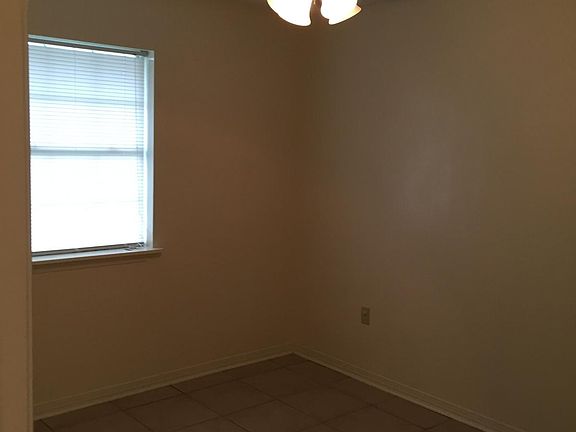 2nd image of 117 Mall Cir