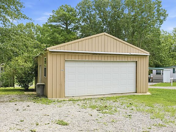 5th image of 225 Pineview Dr