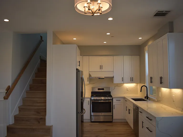 324 Grand Blvd — Photo 6