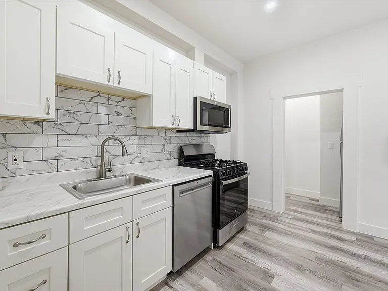 2113 E 16th Ave — Photo 12