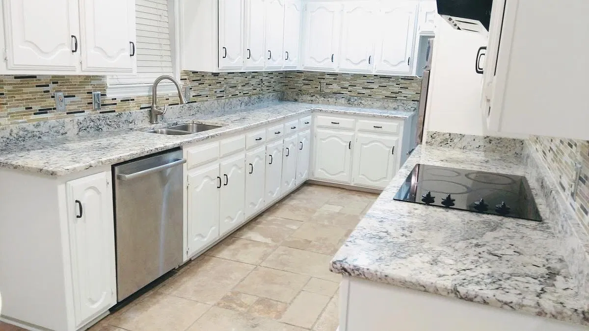3 bed, 1982 sqft, $3,200 — Photo 3