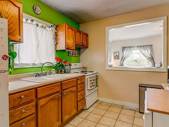 2nd image of 574 E Kensington Ave