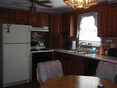 5th image of 730 Poplar Dr