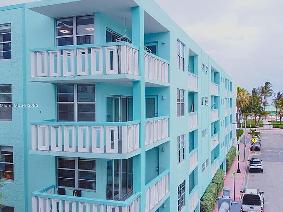 3rd image of 701 Collins Ave APT 3A