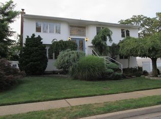 87 Pennsylvania Ave, Massapequa, NY 11758