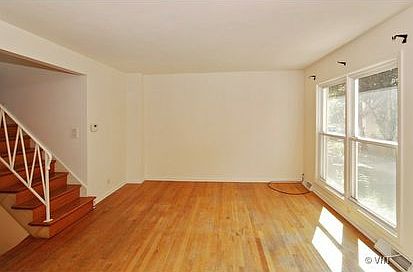 2nd image of 1070 Des Plaines Ave