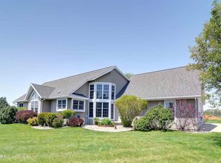 4890 W Lily Creek Rd, Freeport, IL 61032