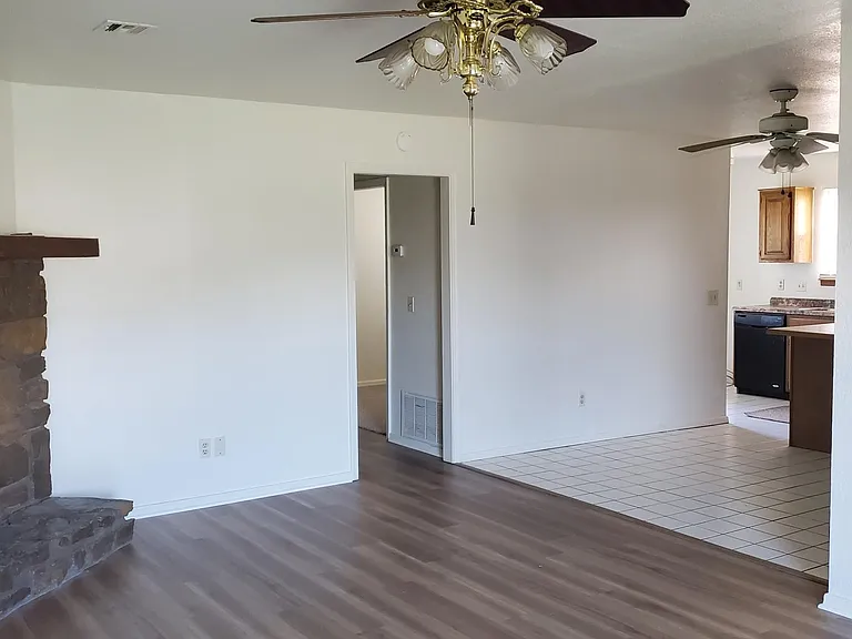 1024 N Oak Ct — Photo 18