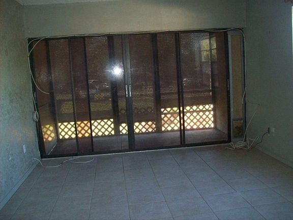 5th image of 2050 OLEANDER Boulevard #201