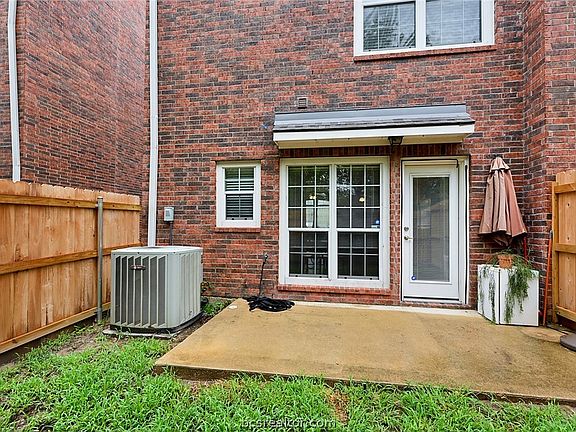 3rd image of 305 Holleman Dr E APT 1107