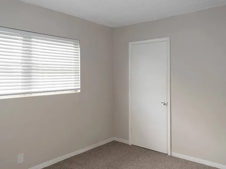 Park Apartments — Photo 33