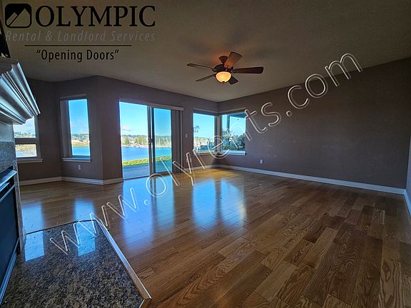 3rd image of 920 E Bay Dr NE #C-102
