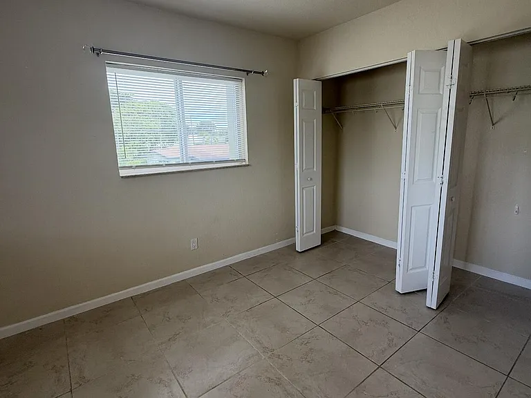 578 NE 20th St #10-E — Photo 13